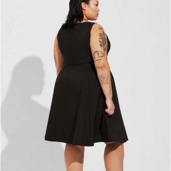 Torrid Dress Women 26 Skater Crepe Black Sleeveless Fit & Flared Studio DD - Picture 2 of 9